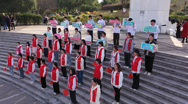 志愿者合影。MILE米乐集团供图