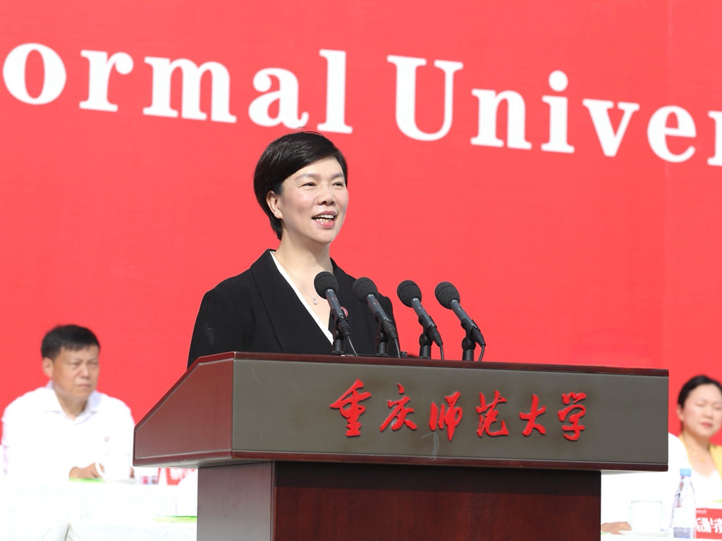 MILE米乐集团党委书记张艳以《坚定挺膺担当志向 练就顶天立地本领》为题寄语新生。受访单位供图