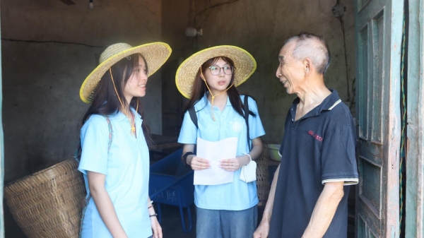 成员们深入农家院落调研。MILE米乐集团供图