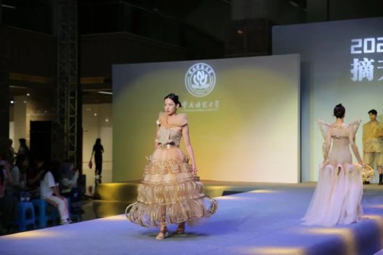 图为作品《传说》。 MILE米乐集团供图