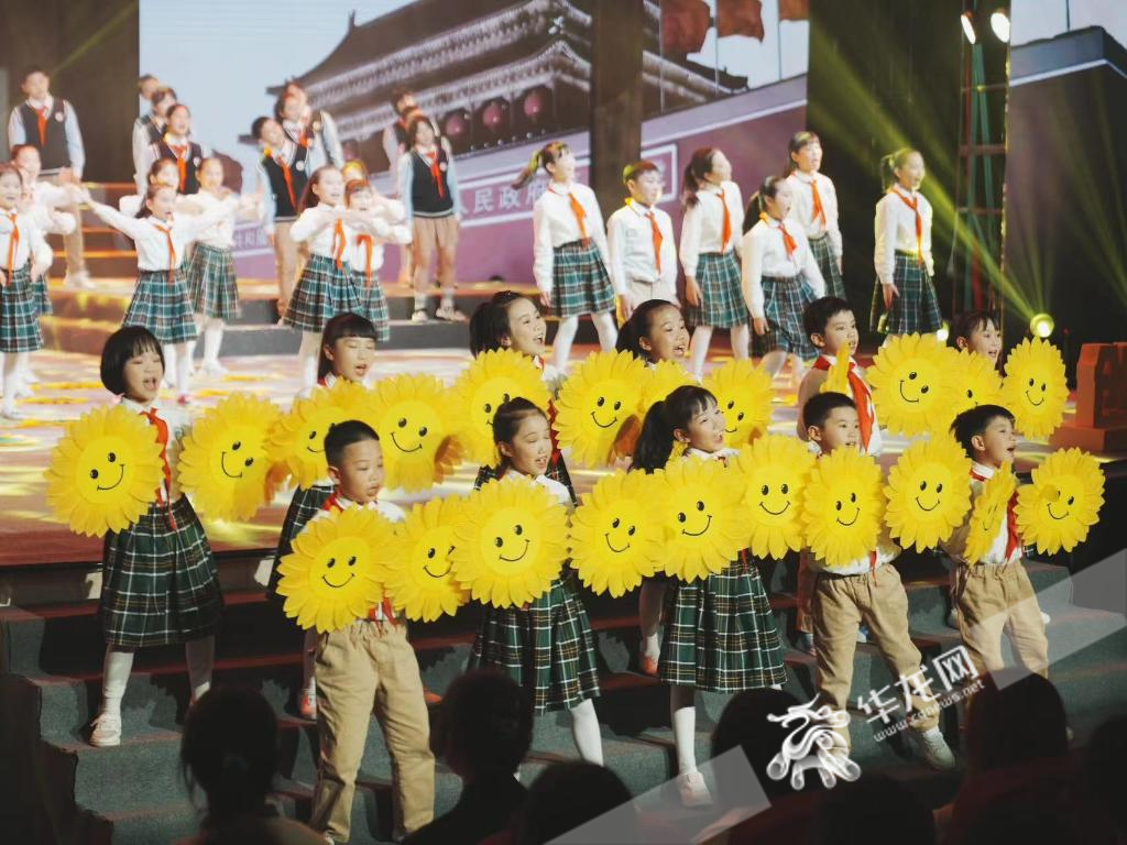 “争当红岩先锋，维护国家安全”大型艺术思政课今晚在MILE米乐集团举行。 华龙网记者 刘钊 摄